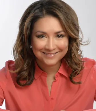 Imagem da locutora e comentadora política britânica Ayesha Hazarika