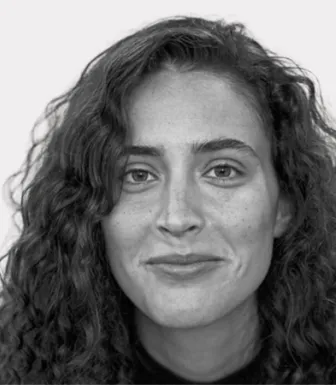 Imagem da cantora, compositora e multi-instrumentista portuguesa MARO