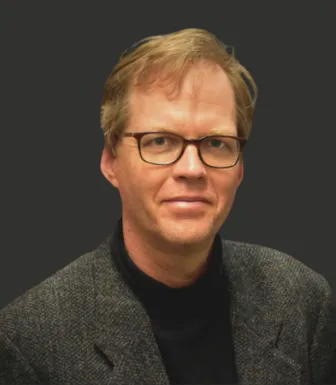 Imagem do jornalista alemão Paul Hockenos, especialista em questões europeias. Crédito: Paul Hockenos website