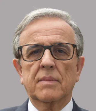 Retrato de Sebastião Feyo de Azevedo,  presidente da Academia de Engenharia, sobre um fundo cinzento.