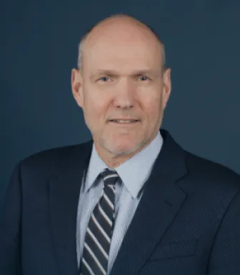 Na imagem um homem de meia idade, vestido de fato. É Stephen M. Walt, professor de Relações Internacionais na Universidade de Harvard. D/R