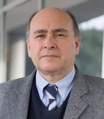 Imagem de João Peças Lopes, professor catedrático de Engenharia Eletrotécnica e de Computadores
