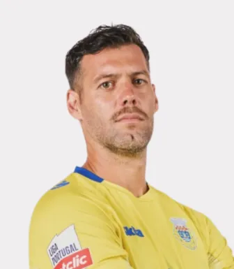 Retrato a cores de um homem, o antigo jogador do Benfica e do Arouca, David Simão.