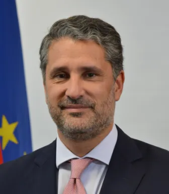 Imagem de um homem, Gabriel Bastos, antigo secretário de Estado da Segurança Social.