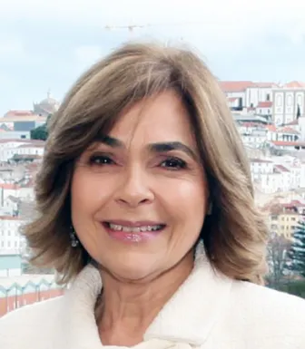 Retrato a cores de Helena Carvalheiro.