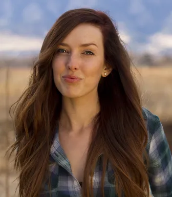 Mulher jovem, Carolina Dickie, jornalista canadiana, especialista em assuntos climáticos. Crédito:D/R.