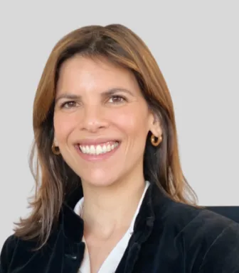 Retrato a cores de Teresa Mourão-Ferreira, diretora-geral da Fundação.