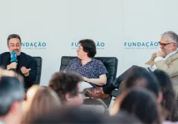 Imagem do debate «Como passou Portugal da Revolução à Democracia», na Feira do Livro de Lisboa