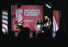 Imagem do debate «E Depois da Revolução: Democracia e Igualdade de Género», com Guilherme Geirinhas, Maria Castello Branco e Mariana Esteves