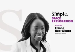 Retrato a preto e branco da cientista Ezinne Uzo-Okoro a sorrir, sobre um fondo cinzento, com o texto "SPACE EXPLORATION. Ezinne Uzo-Okoro interview.