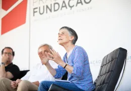 Imagem da Praça da Fundação «Quão poderosos são os leitores de hoje?»