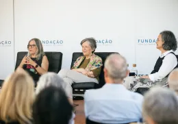 Imagem da Praça da Fundação «Um museu fechado pela COVID-19: uma abertura à reinvenção», na Feira do Livro de Lisboa