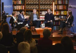 Imagem da Praça da Fundação «Trabalho Forçado: das economias de plantação às cadeias de valor modernas»