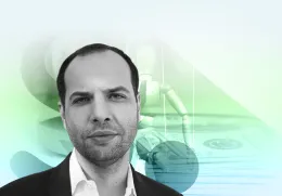 Retrato a preto e branco do politólogo Ricardo Soares de Oliveira sobre um fundo azul e verde com uma marioneta e o logotipo "S.".