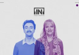 Na parte inferior, retrato a azul do humorista Manel Rosa ao lado da economista Catarina Roseta Palma, a rosa. Fundo cinzento, com os logotipos "[IN]Pertinente" e "Fundação Francisco Manuel dos Santos".