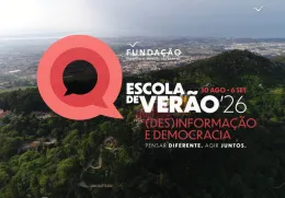 Texto "Escola de Verão'26" destacado numa fotografia aérea de Sintra.