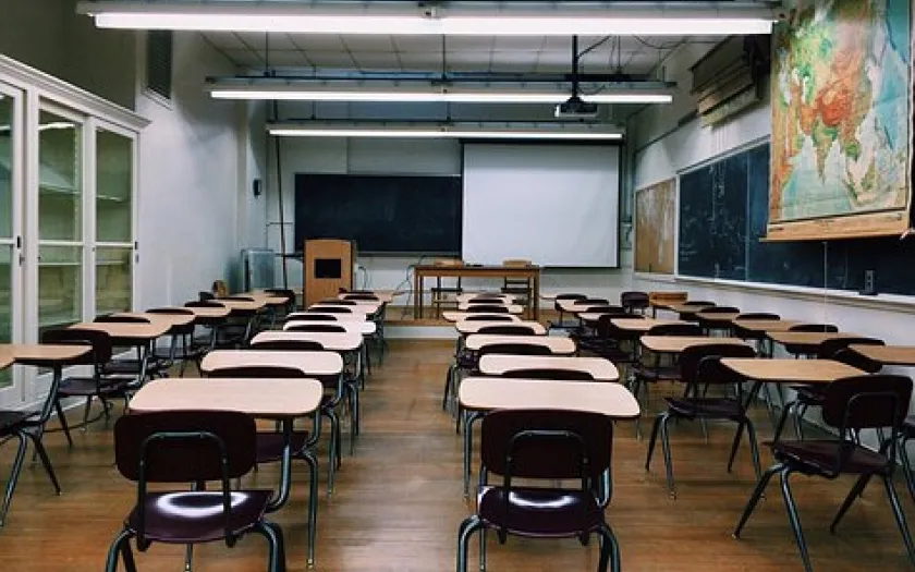 Sala de aula de história vazia