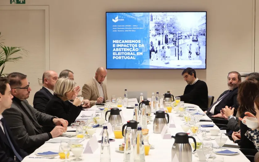 Imagem do encontro da Fundação com eurodeputados, em Bruxelas, para debater o estudos «Mecanismos e Impactos da Abstenção Eleitoral em Portugal»