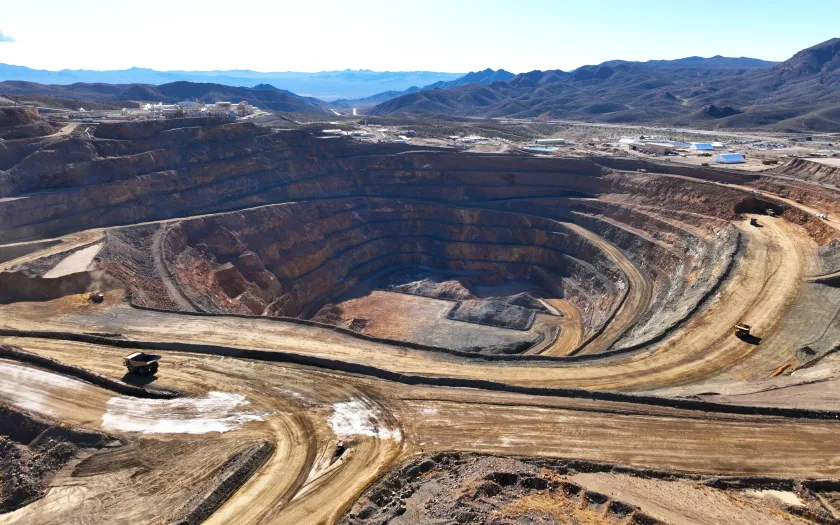 Imagem aérea de uma exploração minéria de terras raras, em Moutain Pass, nos EUA.