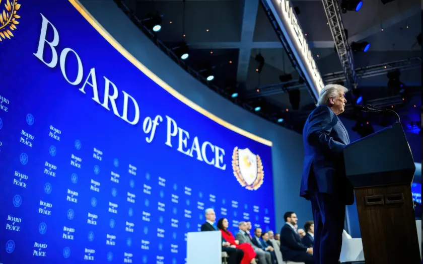 Donald Trump a discursar no palco do encontro anual do Fórum Económico Mundial, em Davos.