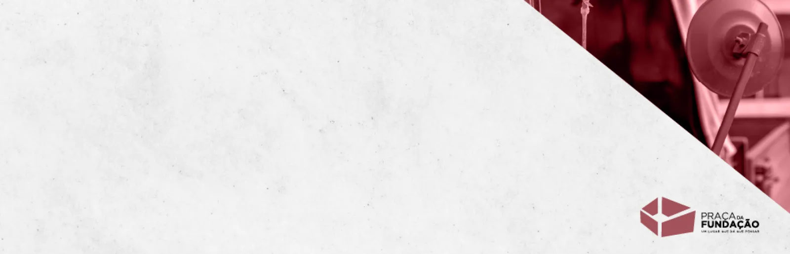 No canto superior direito, a imagem de um cravo. Por baixo, o logotipo "Praça da Fundação".