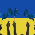 Imagem da bandeira ucraniana e de várias bandeiras da união europeia