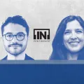 Imagem da dupla do [IN]Pertinente Ciência, composta pelo radialista Rui Maria Pêgo e pela oncologista Leonor Matos