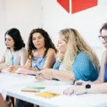 Imagem da Praça da Fundação «O bem-estar psicológico e a felicidade podem ser uma escolha?», na Feira do Livro de Lisboa