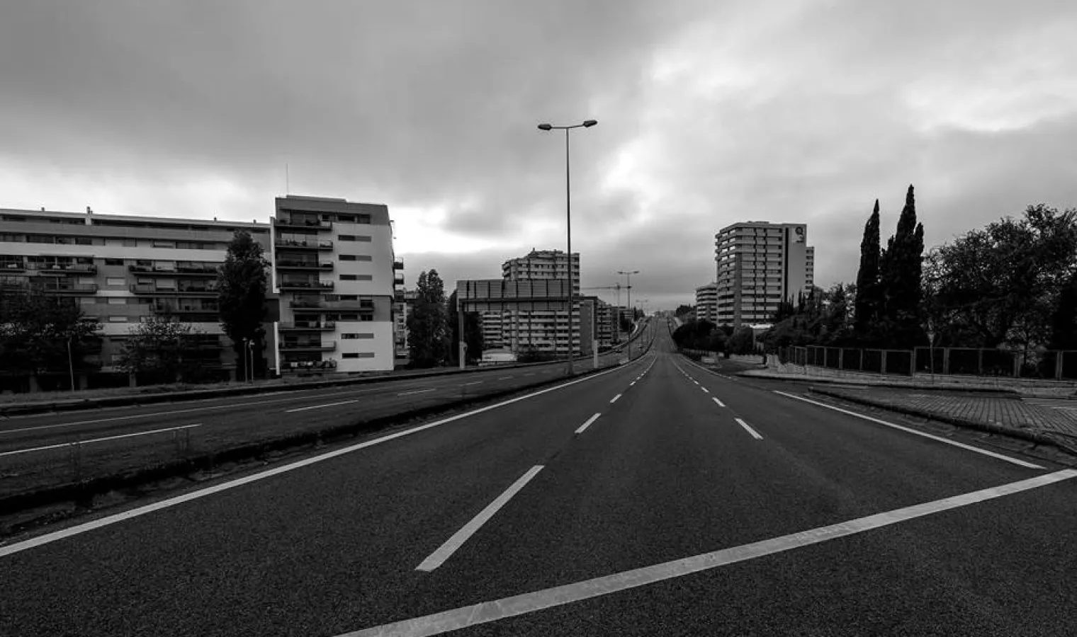 Imagem da Avenida Lusíada, Lisboa.