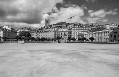 Imagem da rua dos Bacalhoeiros, em Lisboa.