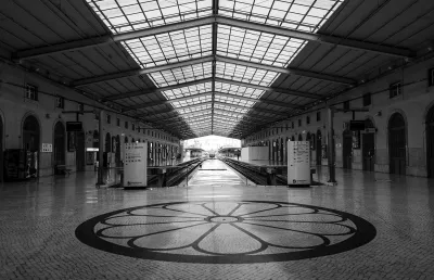 Imagem da Estação de Santa Apolónia, Lisboa, vazia.
