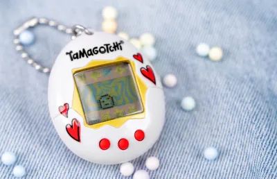 O brinquedo japonês Tamagotchi chega a Portugal em 1997. Crédito: Shutterstock