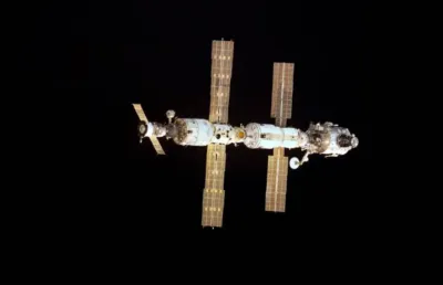 Imagem da Estação Espacial Internacional  a flutuar no espaço. Crédito: Nasa