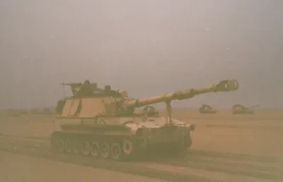 Um tanque no meio do deserto no Kuwait: Crédito Creative Commons CC0 License