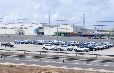 Imagens de filas de carros estacionados no parque autóveis da Autoeuropa em Palmela