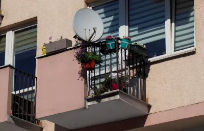Antenas parabólicas particulares foram durante anos apontadas a satélites europeus para captar canais internacionais ou de países vizinhos. Fonte: Shutterstock.