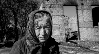 «Foi tudo, fiquei eu e a casa», conta Etelvina Costa que perdeu ovelhas, oliveiras e a vinha na aldeia de Vinhal, Lageosa do Dão. Crédito da imagem: Miguel Valle Figueiredo.