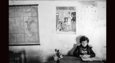 Imagem de uma criança na escola em Lages do Pico. Crédito: Nuno Félix da Costa.