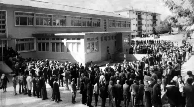 Imagem das filas de votos para a primeiras eleições livres em Portugal, a 25 de abril de 1975