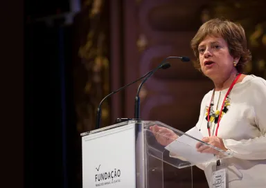Que caminhos levam à democracia? (Ian Shapiro; mod. Maria Lúcia Amaral)