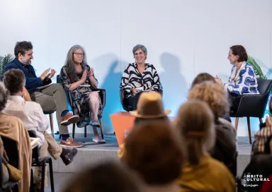 Imagem do sociólogo Nuno Dias, da vice-presidente da ANCI, Maria dos Anjos Catapirra, e de Ana Paula Gil, autor do ensaio «Quem Cuidará de Mim?», durante a apresentação do livro