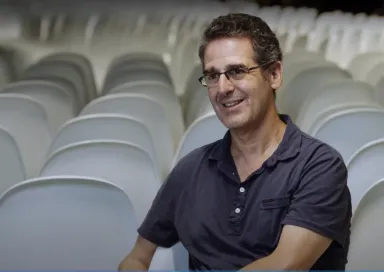 Imagem do historiador e escritor Mark Mazower na série «O Valor da Liberdade»