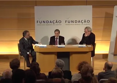 Imagem do debate sobre a identidade cultural europeia com Vasco Graça Moura e António Barreto.