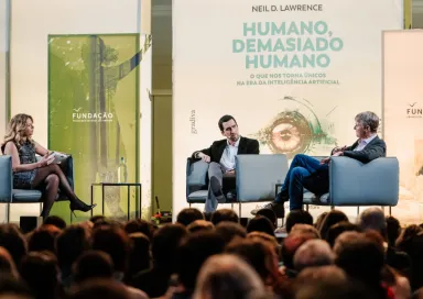 Imagem de Neil Lawrence com Bernardo Caldas e Marta Dhanis