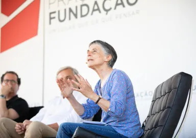 Imagem da Praça da Fundação «Quão poderosos são os leitores de hoje?»