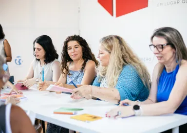 Imagem da Praça da Fundação «O bem-estar psicológico e a felicidade podem ser uma escolha?», na Feira do Livro de Lisboa