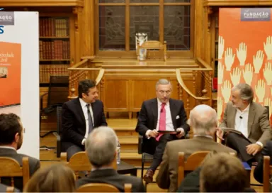 Imagem da apresentação do ensaio «A Sociedade Civil», com Tiago Fernandes e António José Teixeira
