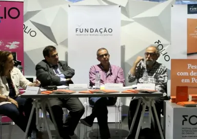 Imagem da apresentação do ensaio «Pessoas com Deficiência em Portugal», de Fernando Fontes, com José Serôdio e Jorge Falcato