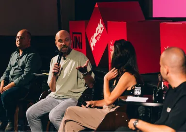 Imagem de Nuno Artur Silva, Hugo van der Ding, Cláudia Custódio e Henrique Mota Lourenço durante a sessão Conversas [IN]Pertinentes no Worten Mock Fest