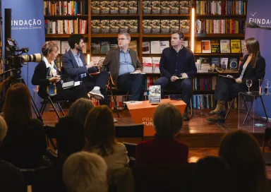 Imagem da Praça da Fundação «Trabalho Forçado: das economias de plantação às cadeias de valor modernas»